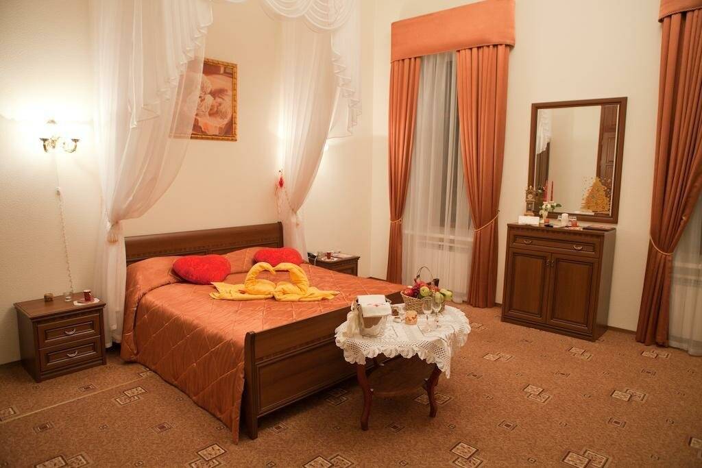 Номер люкс с 1 двуспальной кроватью (без окна)
